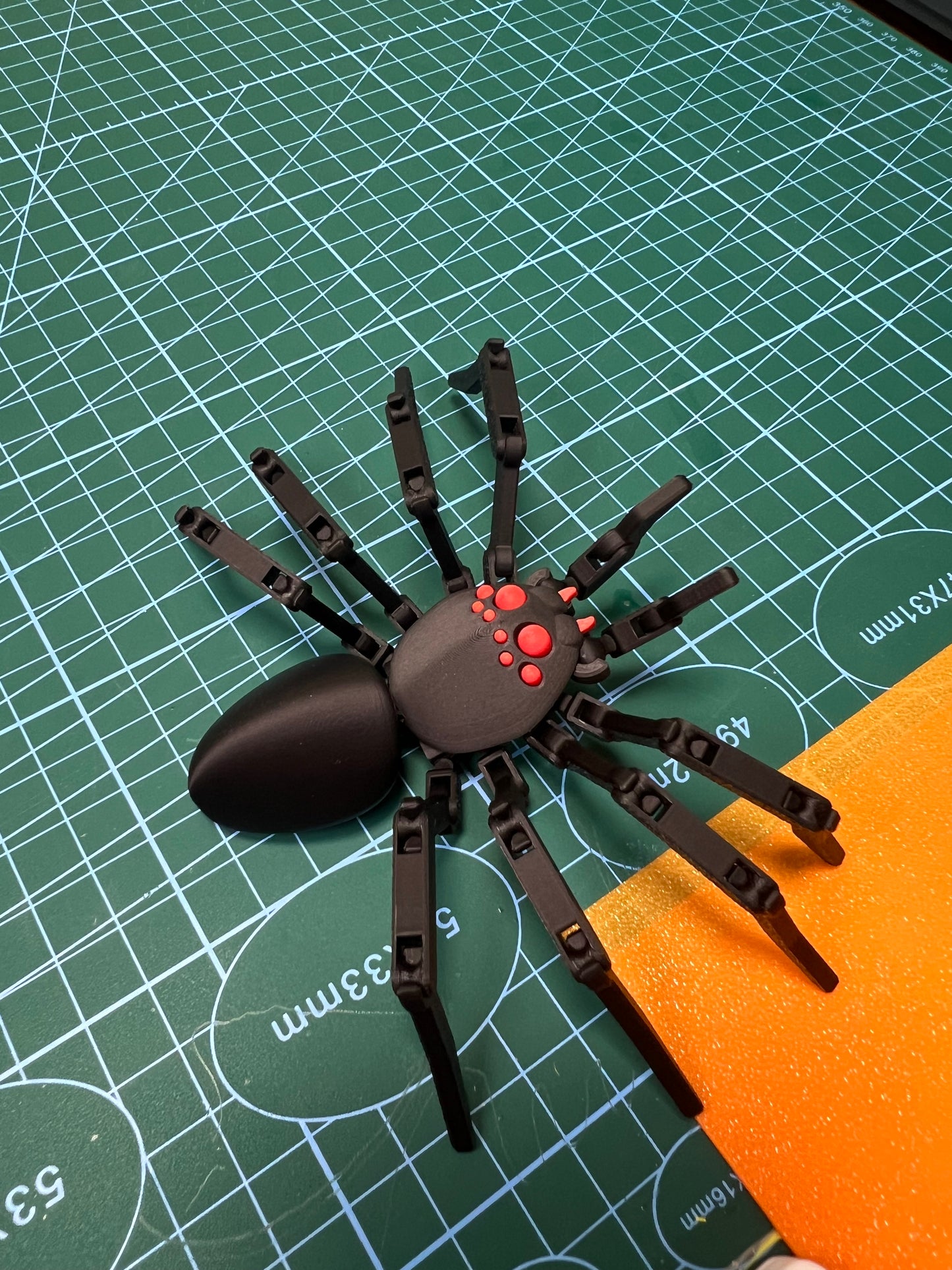 3D printed Halloween red-eyed spider joint movable DIY made