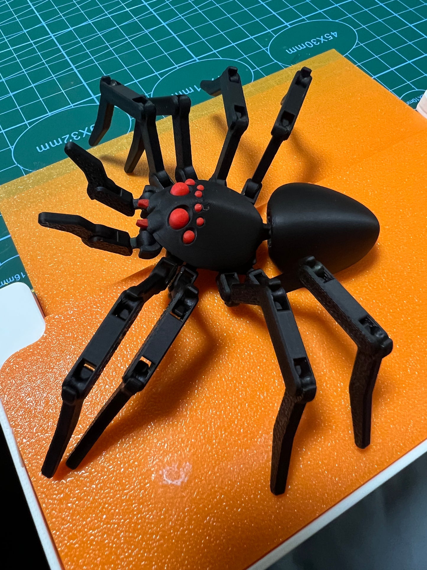 3D printed Halloween red-eyed spider joint movable DIY made
