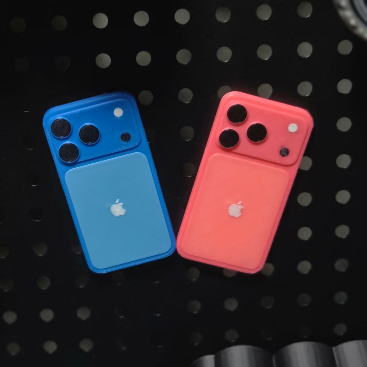 3D printed iPhone 17 Pro miniature model decompression magnetic toy