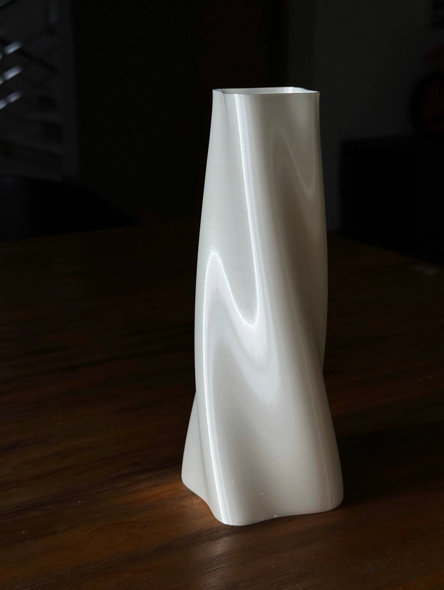 2025 New Arrival Eco-Friendly Modern Design Organic Plastic 3D Printed Textured Vase Wedding Decorative Tabletop Vase New